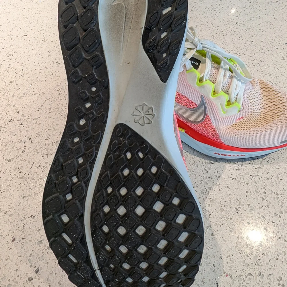 Nike Pegasus Women's Running Shoes - Picture 3 of 4
